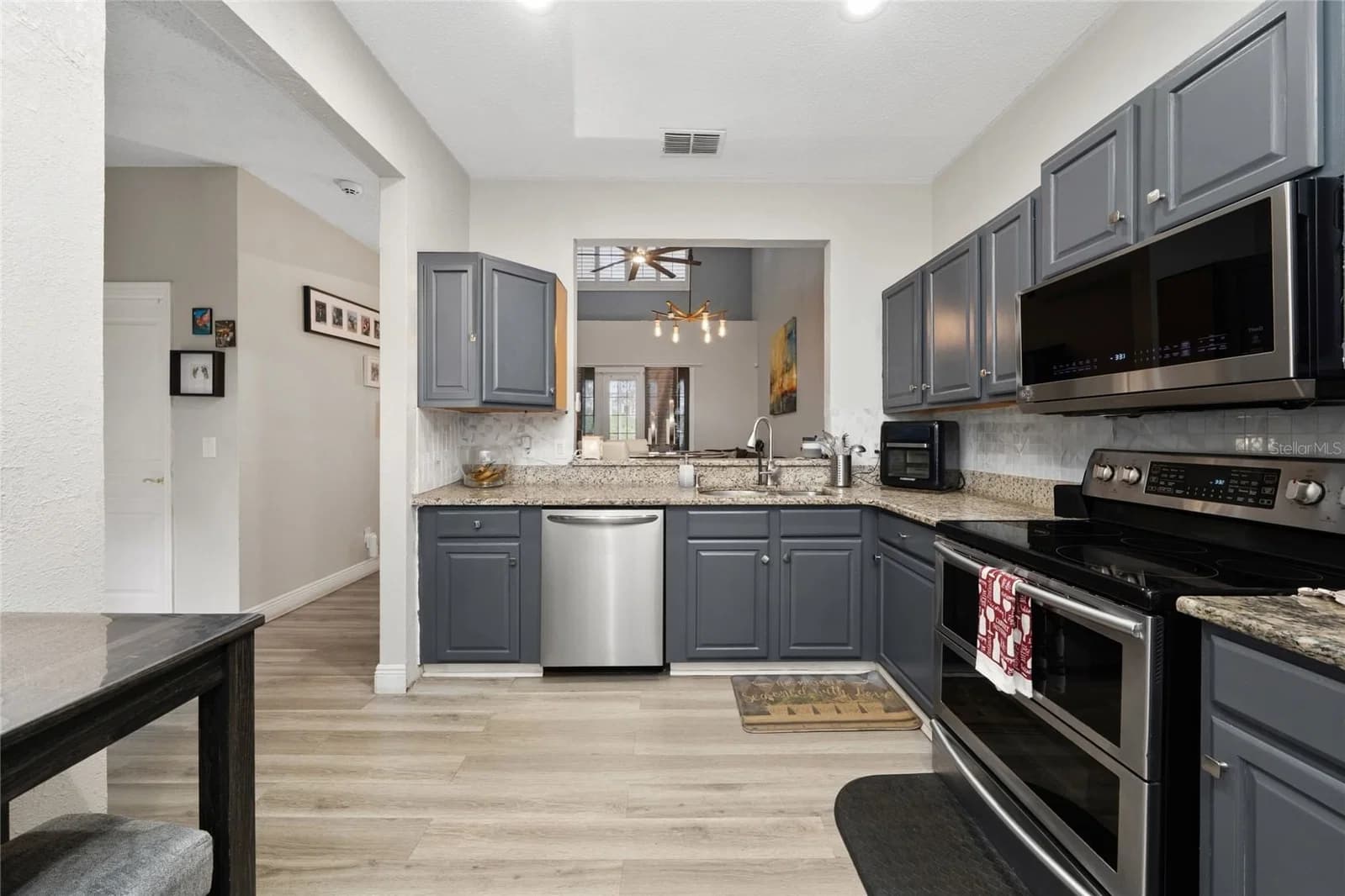 Photo 5 of 13301 SUMMERTON Drive