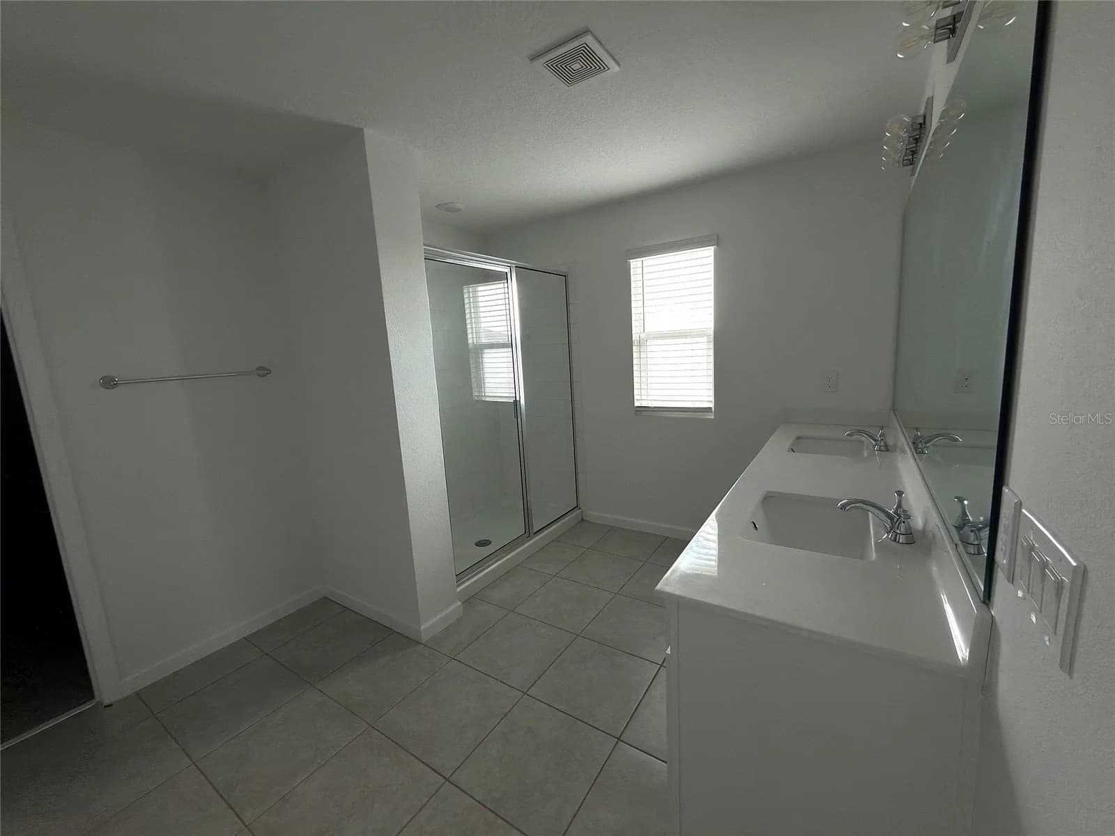 Photo 5 of 1071 SUGARWOOD Street