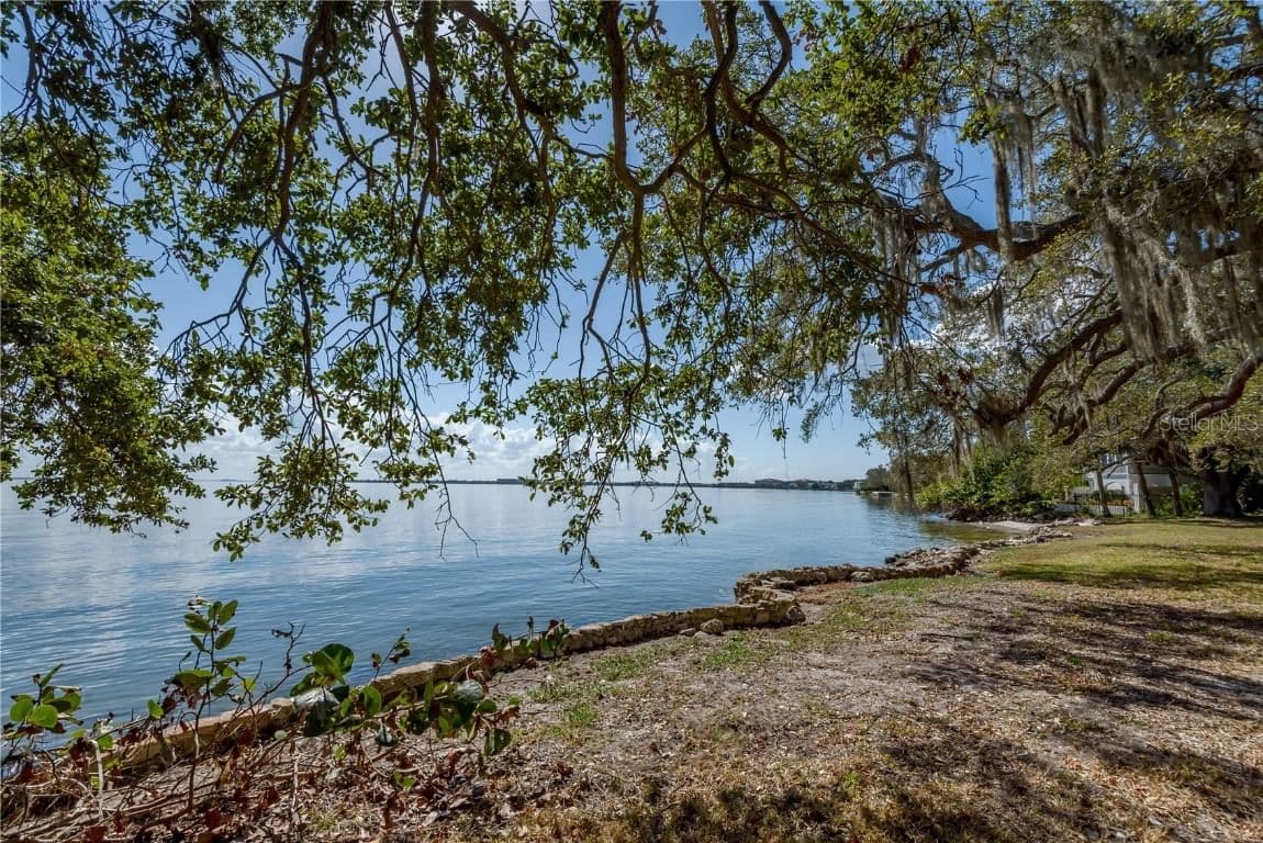 Photo 4 of 6210 BAYSHORE