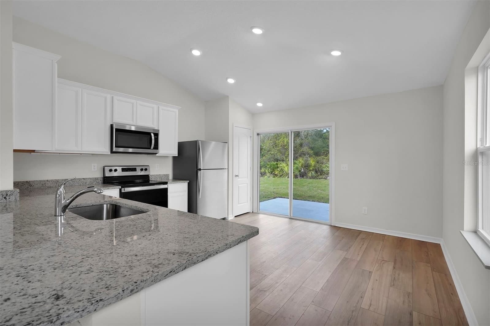 Photo 5 of 560 MARION OAKS