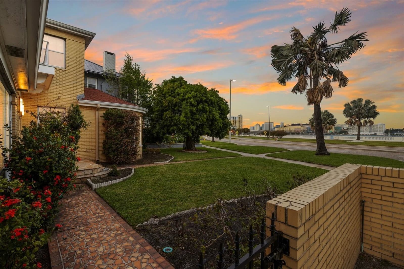 Photo 5 of 803 BAYSHORE