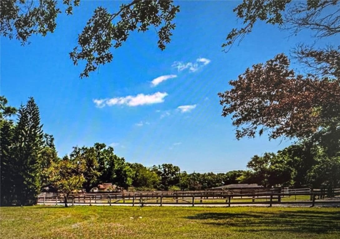 Photo 4 of 10520 HENDERSON