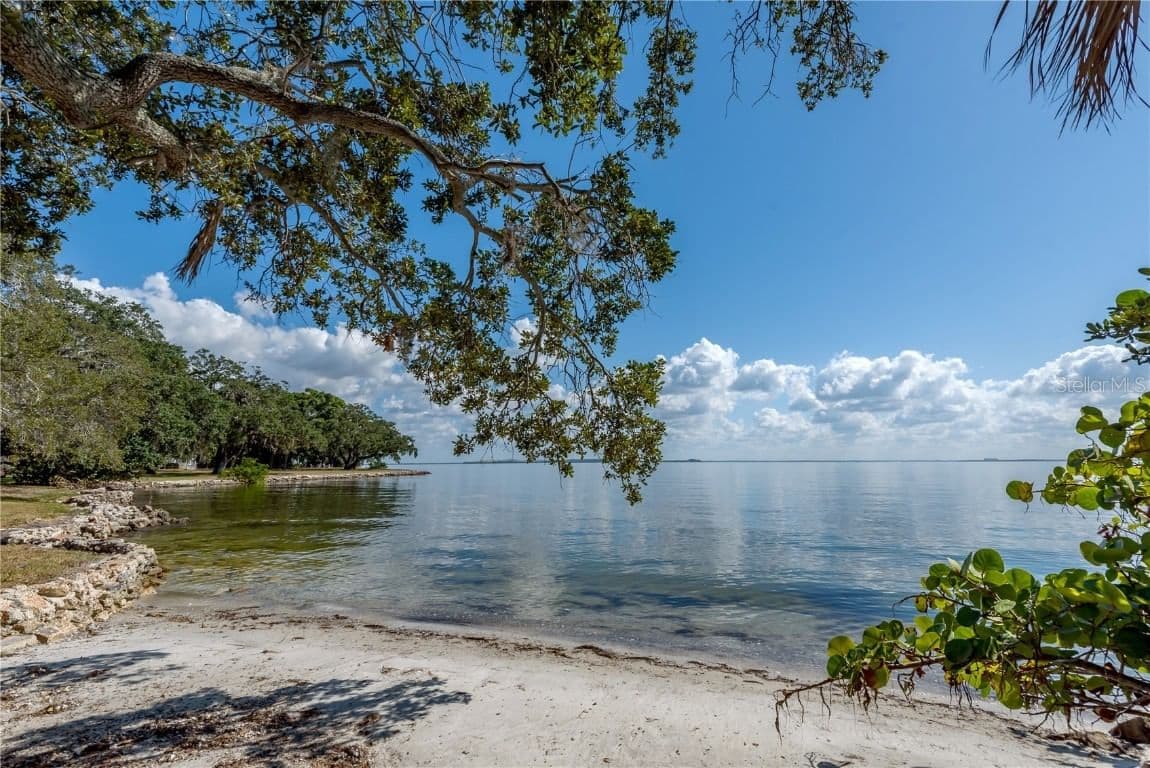 6210 BAYSHORE