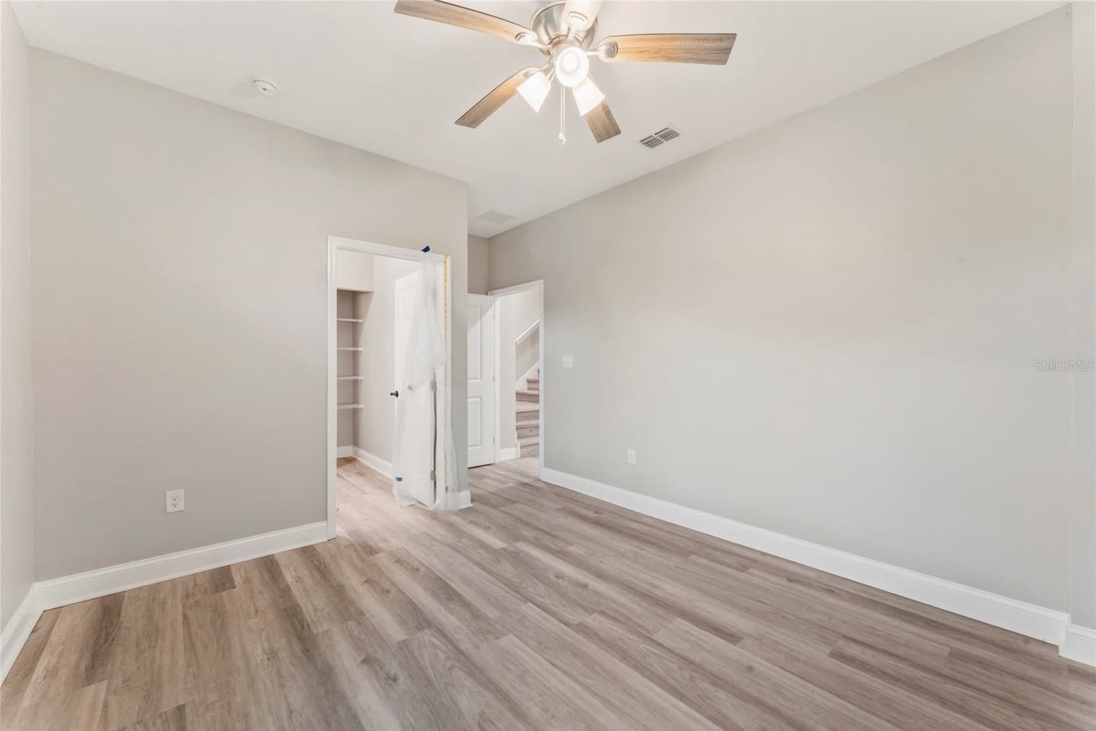 Photo 5 of 809 W LINEBAUGH AVE