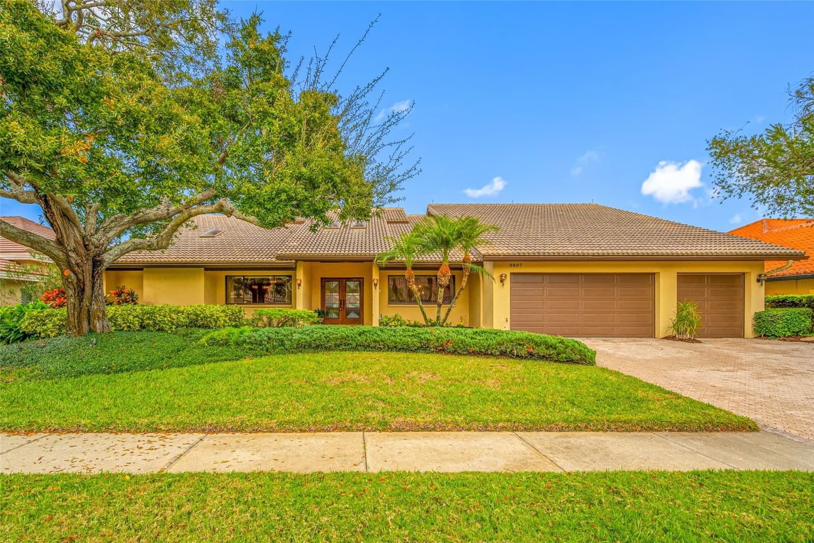 9807 COMPASS POINT