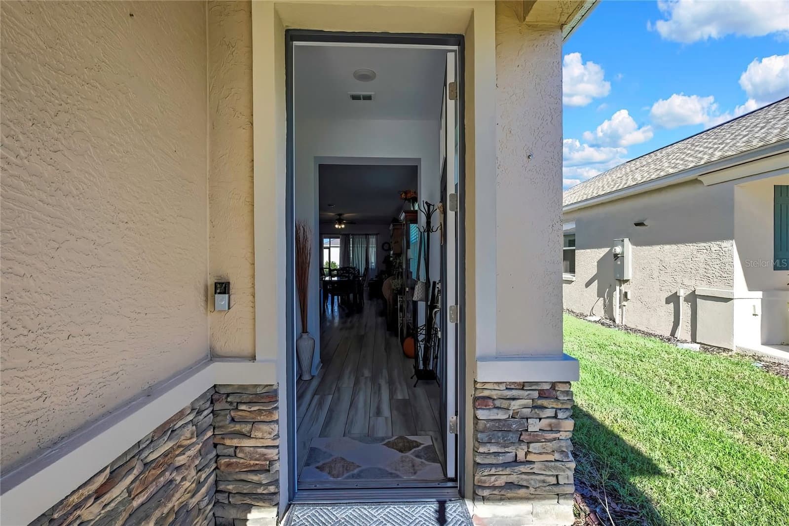 Photo 4 of 9764 100TH AVENUE