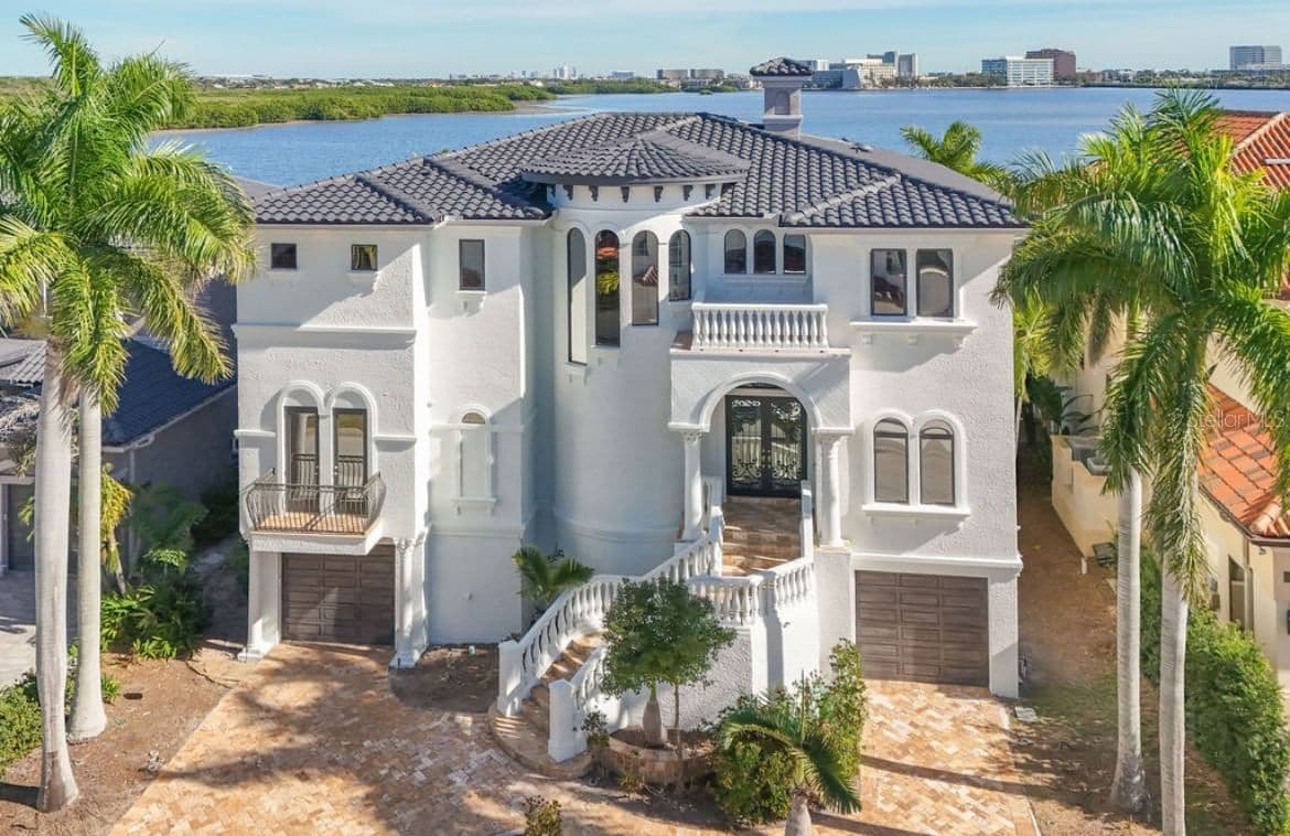 4107 CAUSEWAY VISTA