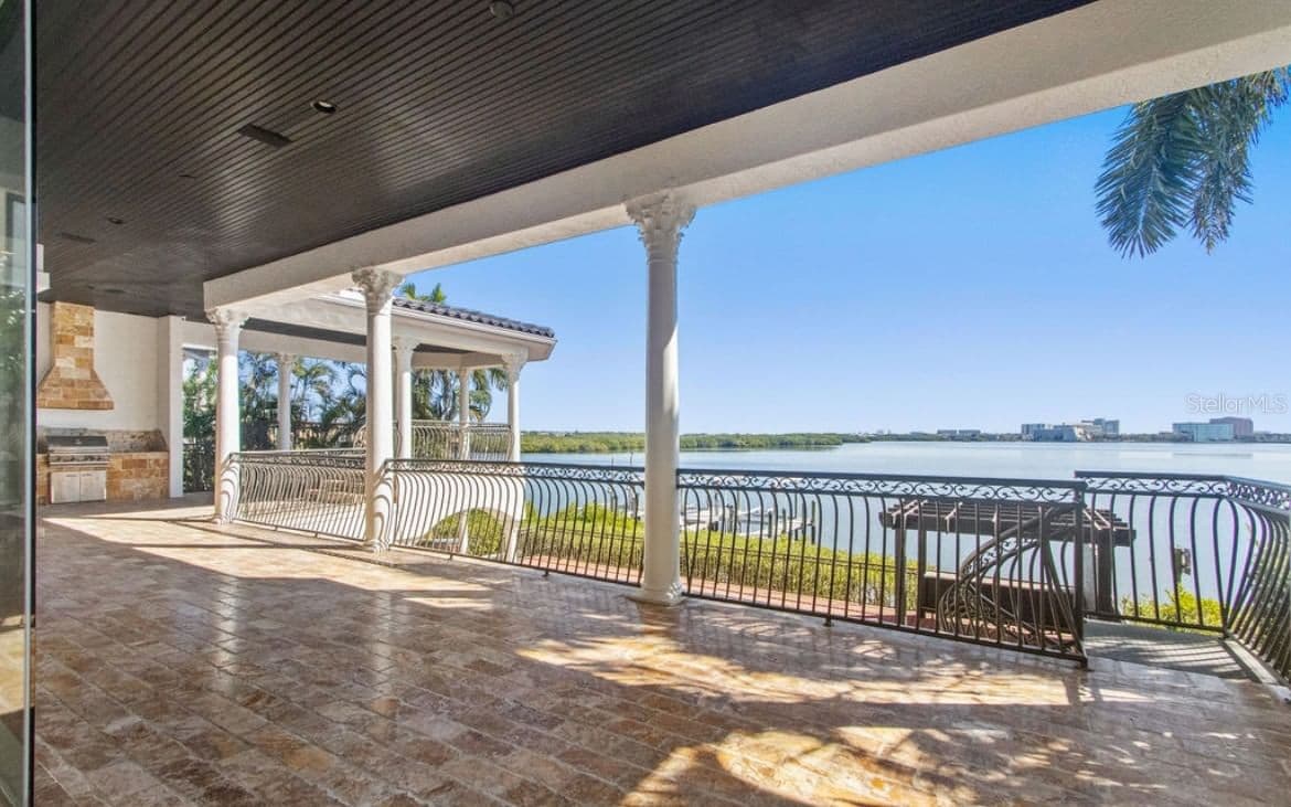4107 CAUSEWAY VISTA