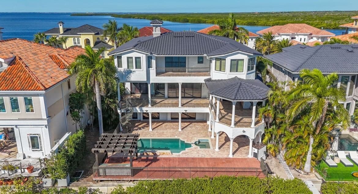 4107 CAUSEWAY VISTA
