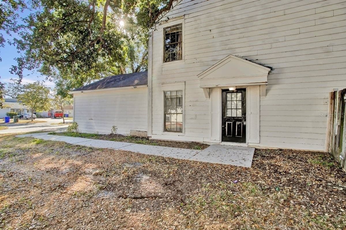 1817 CRYSTAL GROVE