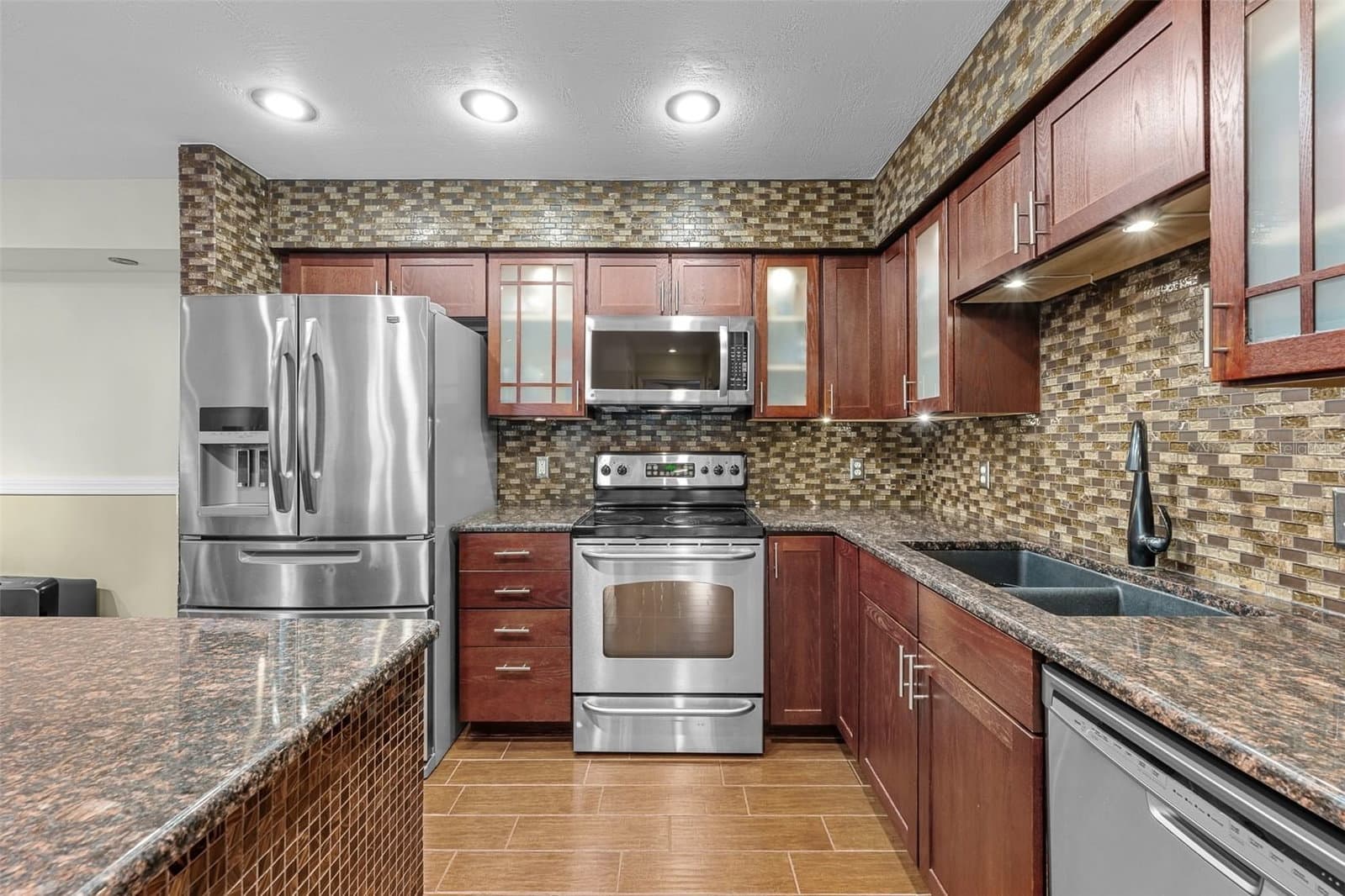 Photo 4 of 9481 HIGHLAND OAK