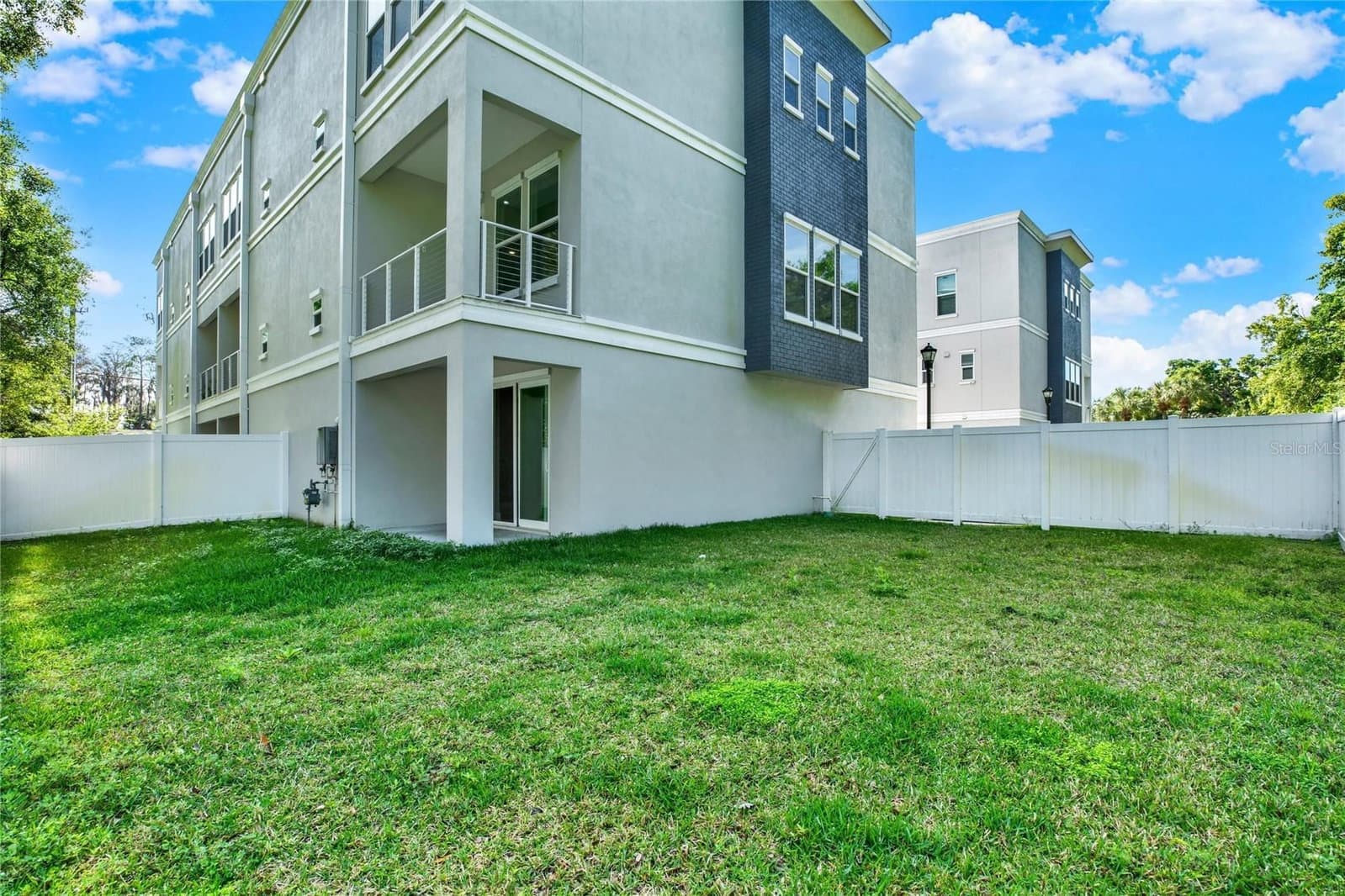3847 SEENA MANOR