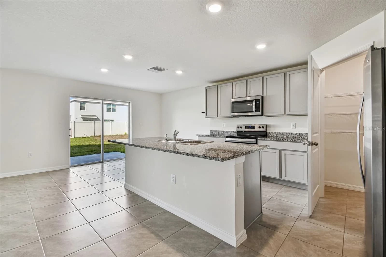 Photo 4 of 9208 MISSION BAY Place