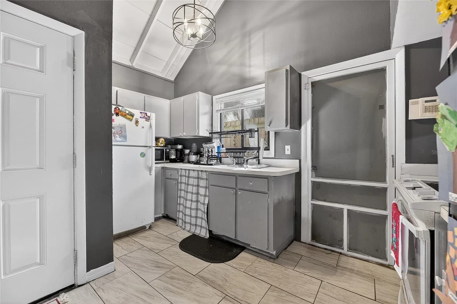 Photo 4 of 5601 ASHLEY OAKS Drive #6