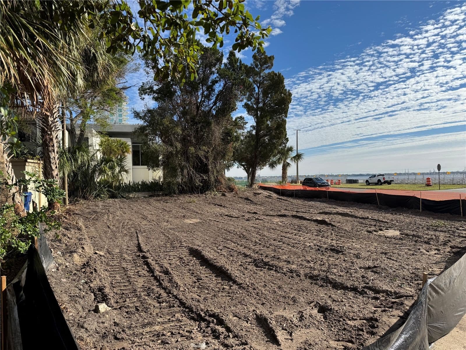 2715 BAYSHORE
