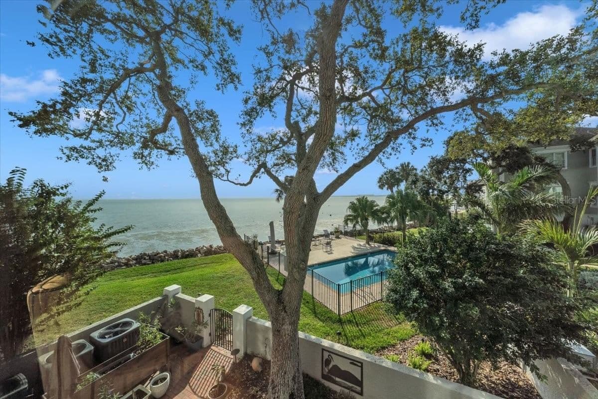 6212 BAYSHORE