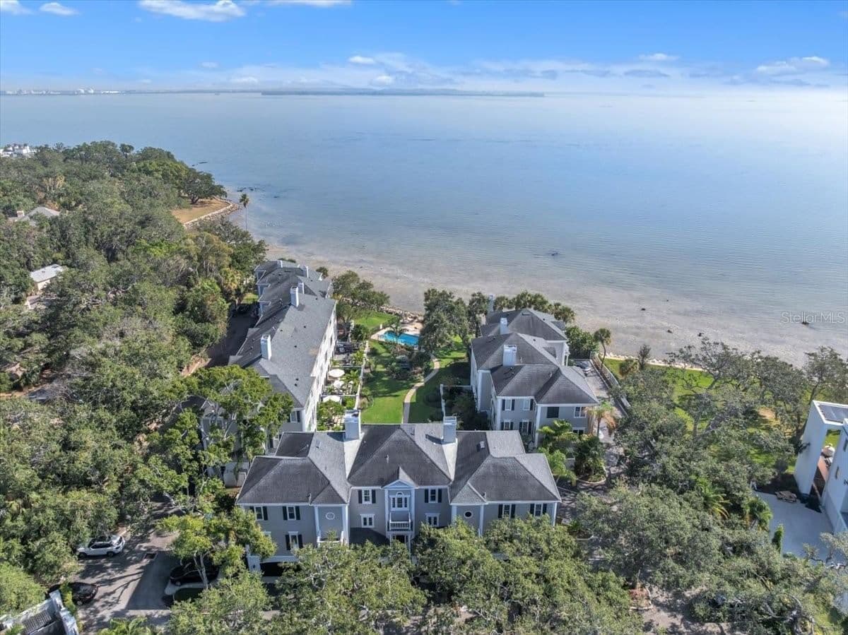 Photo 4 of 6212 BAYSHORE