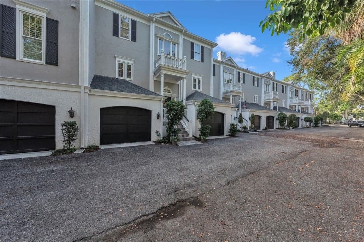 Photo 5 of 6212 BAYSHORE