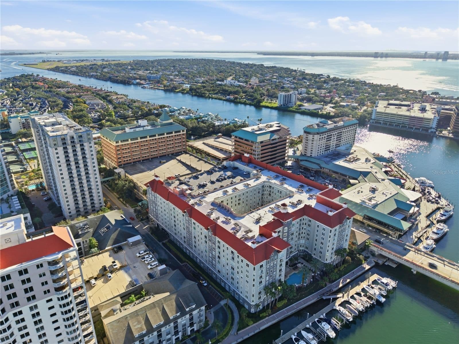 Photo 4 of 700 HARBOUR ISLAND