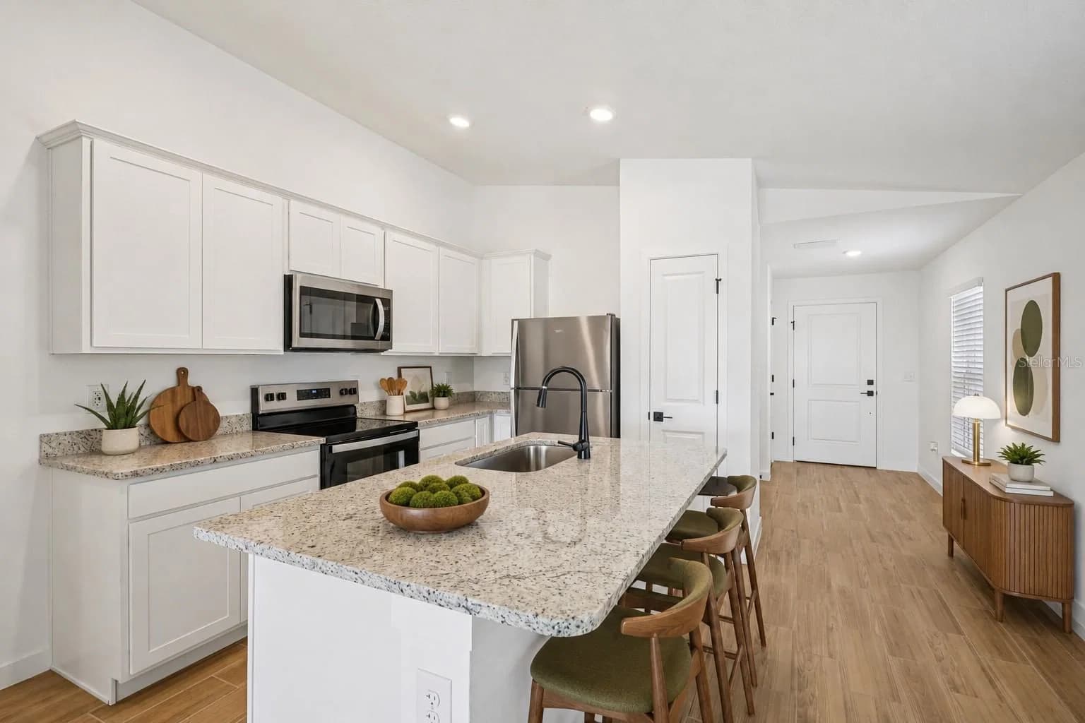 Photo 5 of 596 BLACKTHORN Drive
