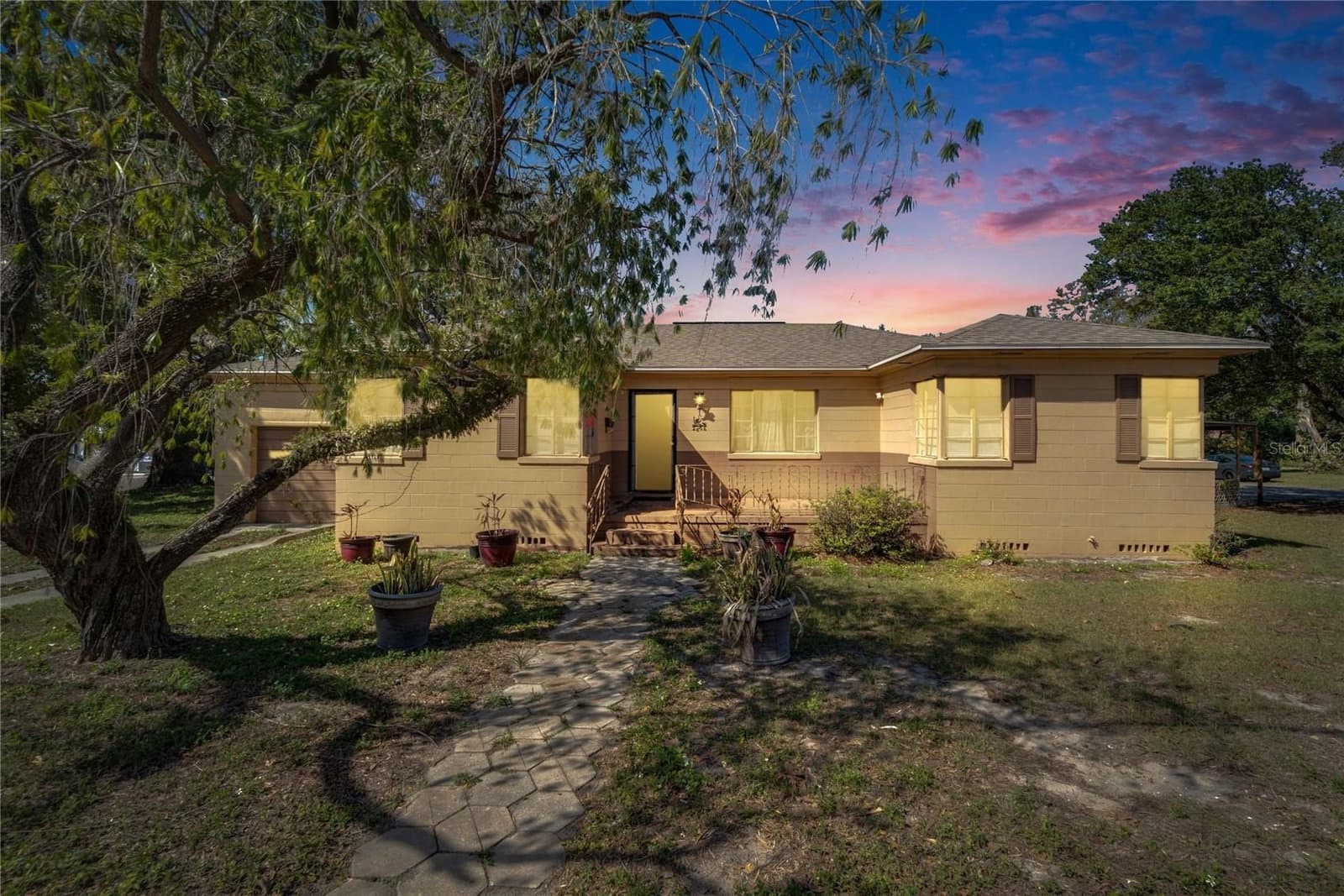 2606 BOULEVARD