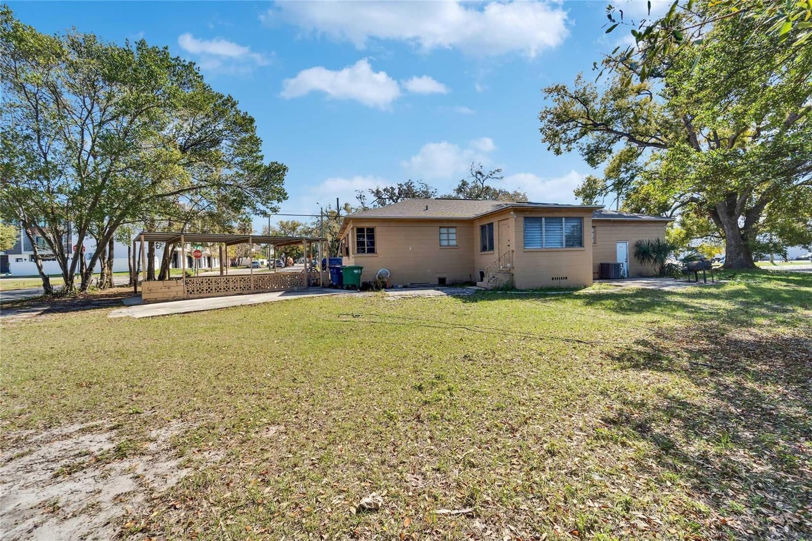 Photo 4 of 2606 BOULEVARD