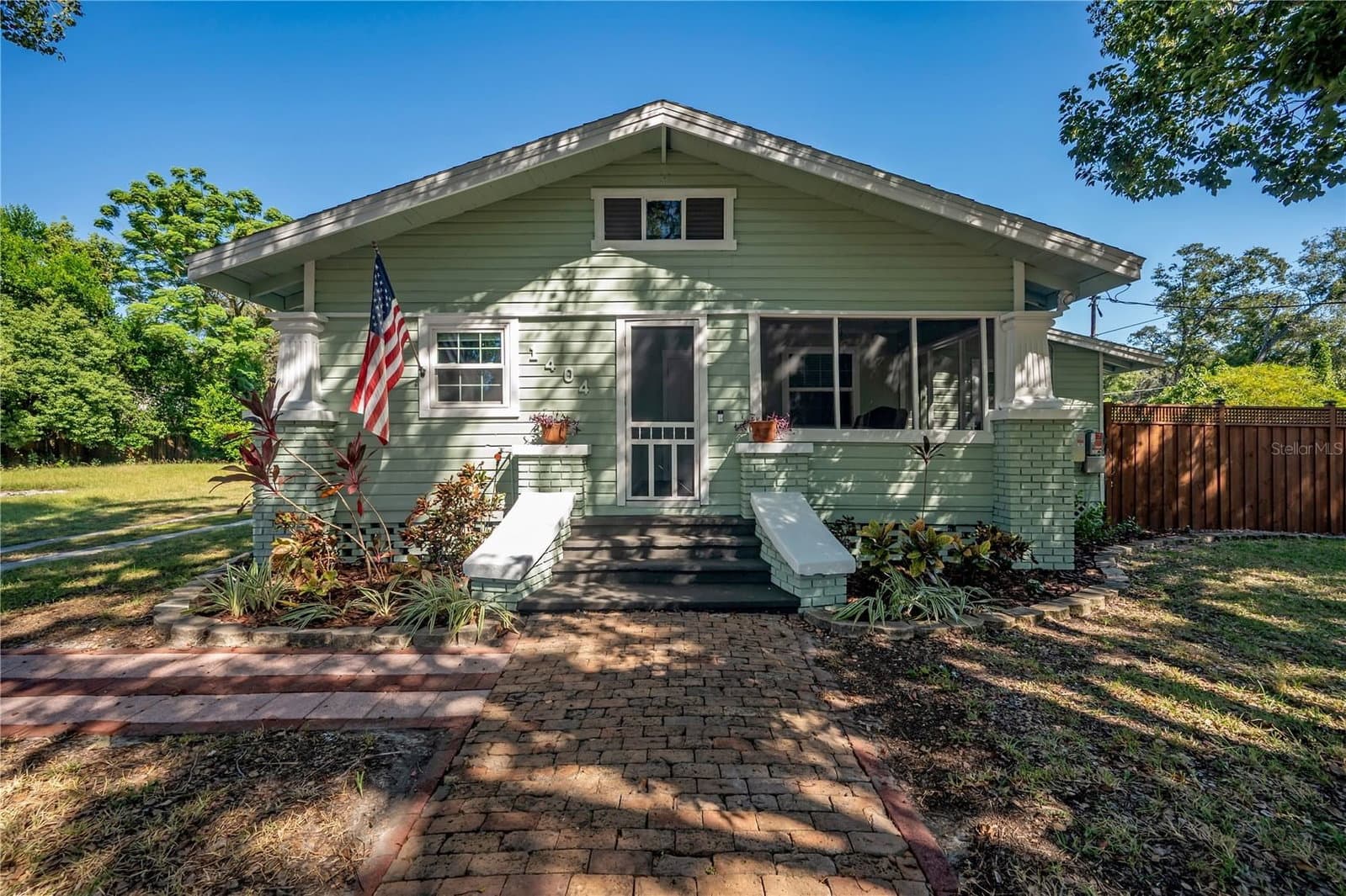 1404 CAYUGA