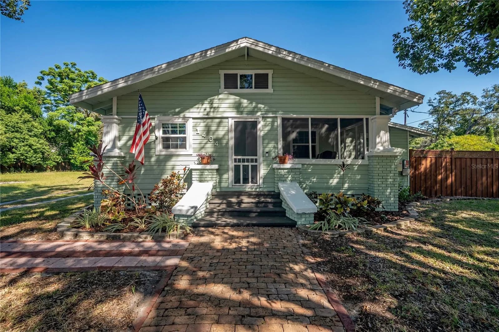 1404 CAYUGA Street
