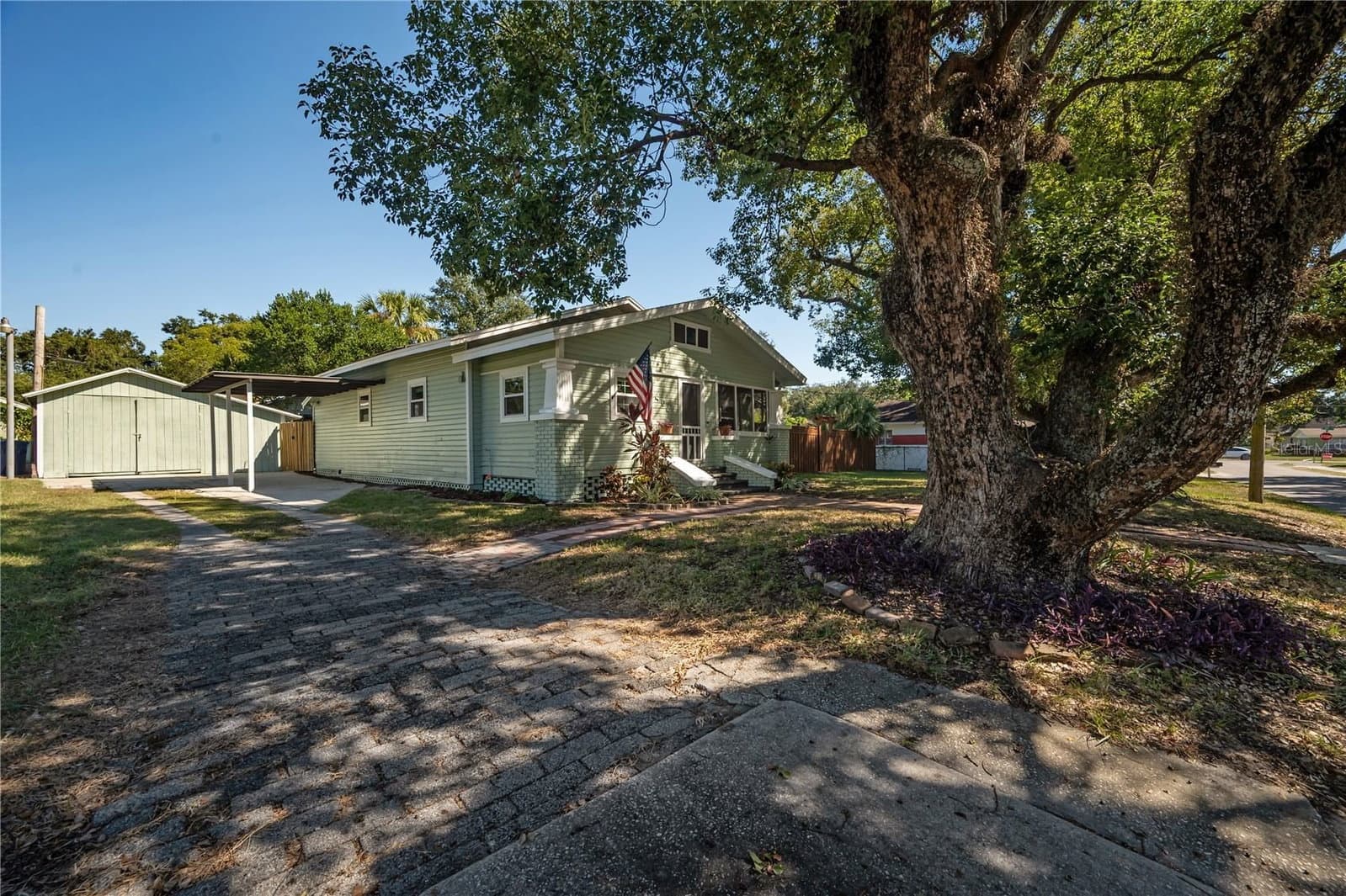 1404 CAYUGA