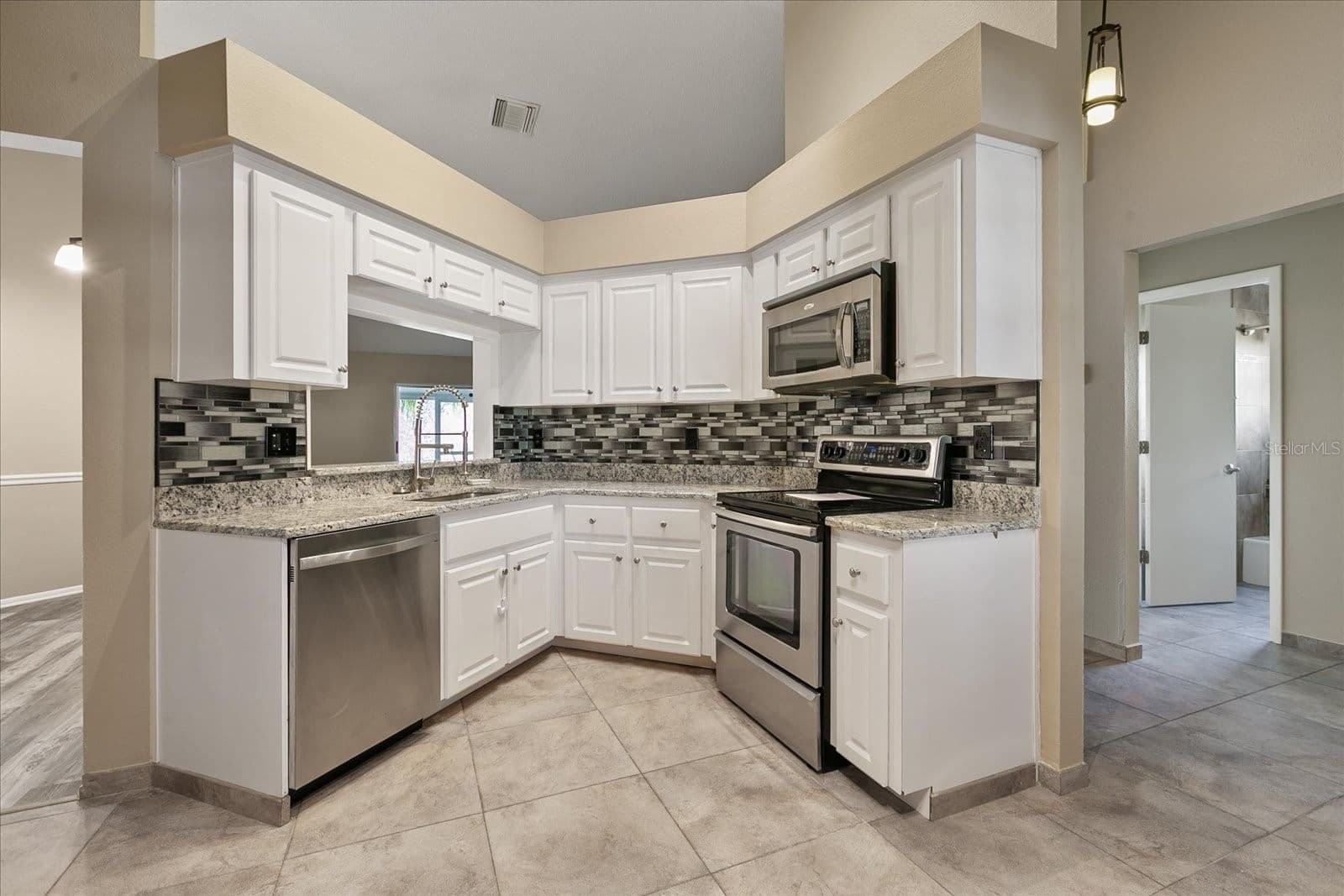 Photo 4 of 11647 FOX CREEK