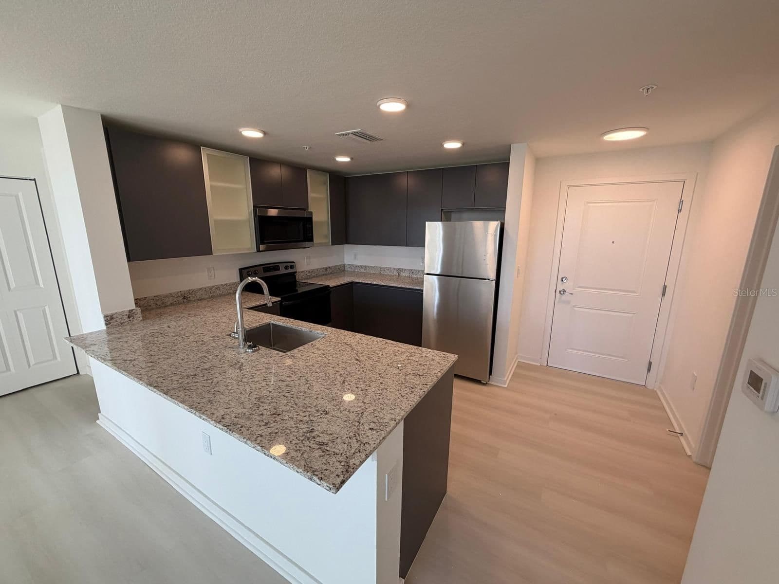 Photo 4 of 5587 MILLENIA PARK