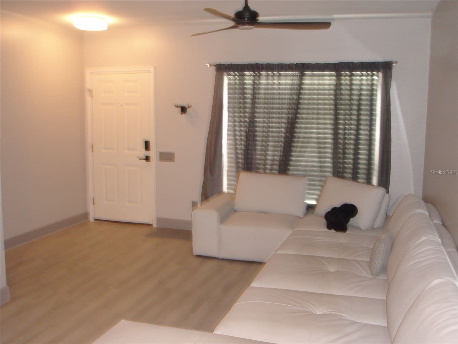 Photo 4 of 6210 BAYSIDE KEY