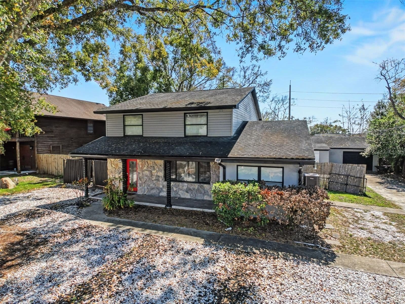 2206 HOWARD