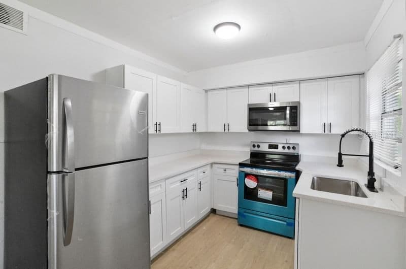 2608 CAYUGA