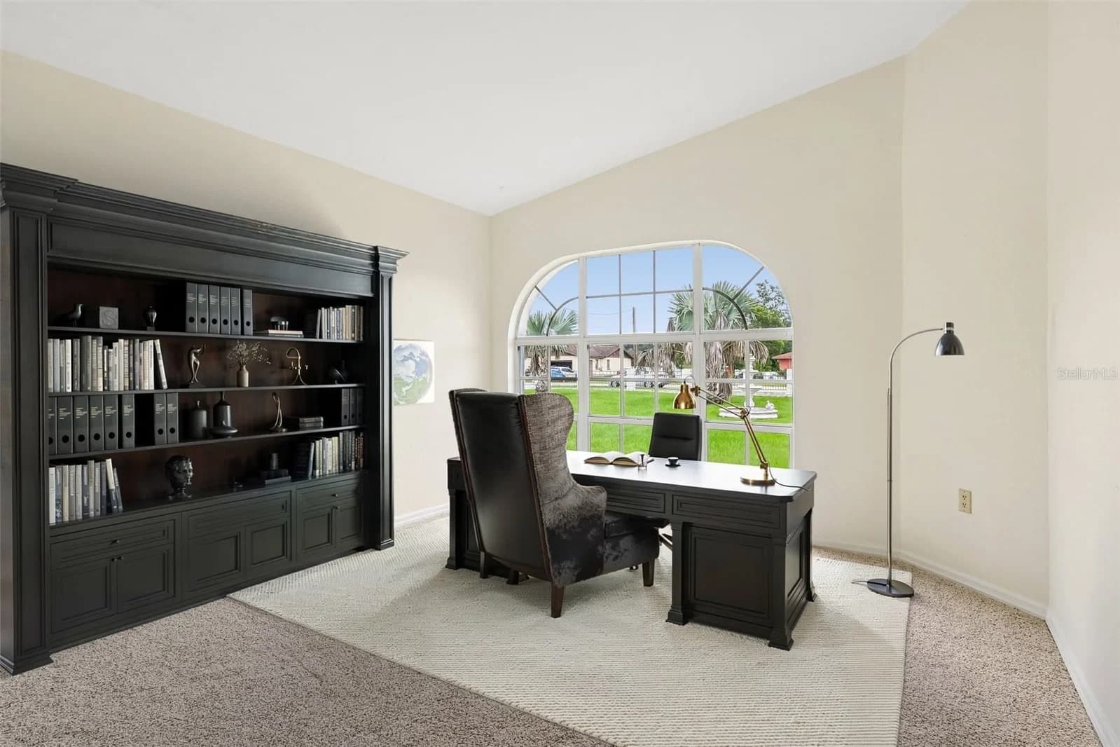 Photo 4 of 7026 PINEHAVEN Drive