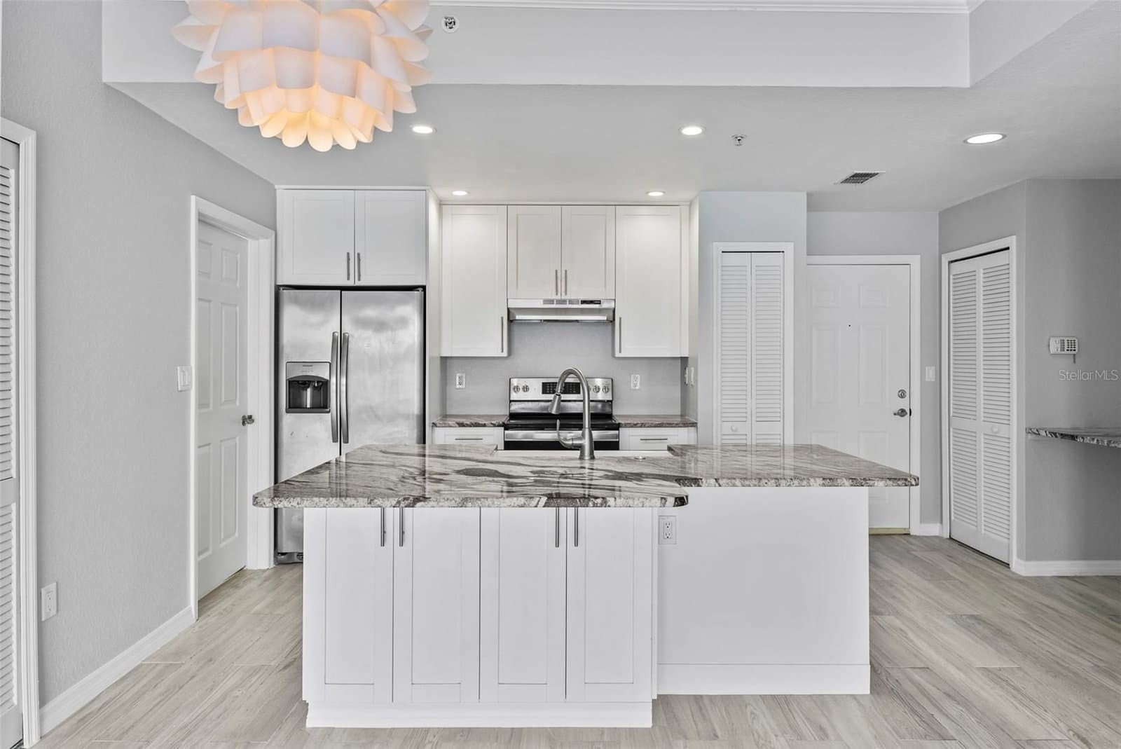 700 HARBOUR ISLAND