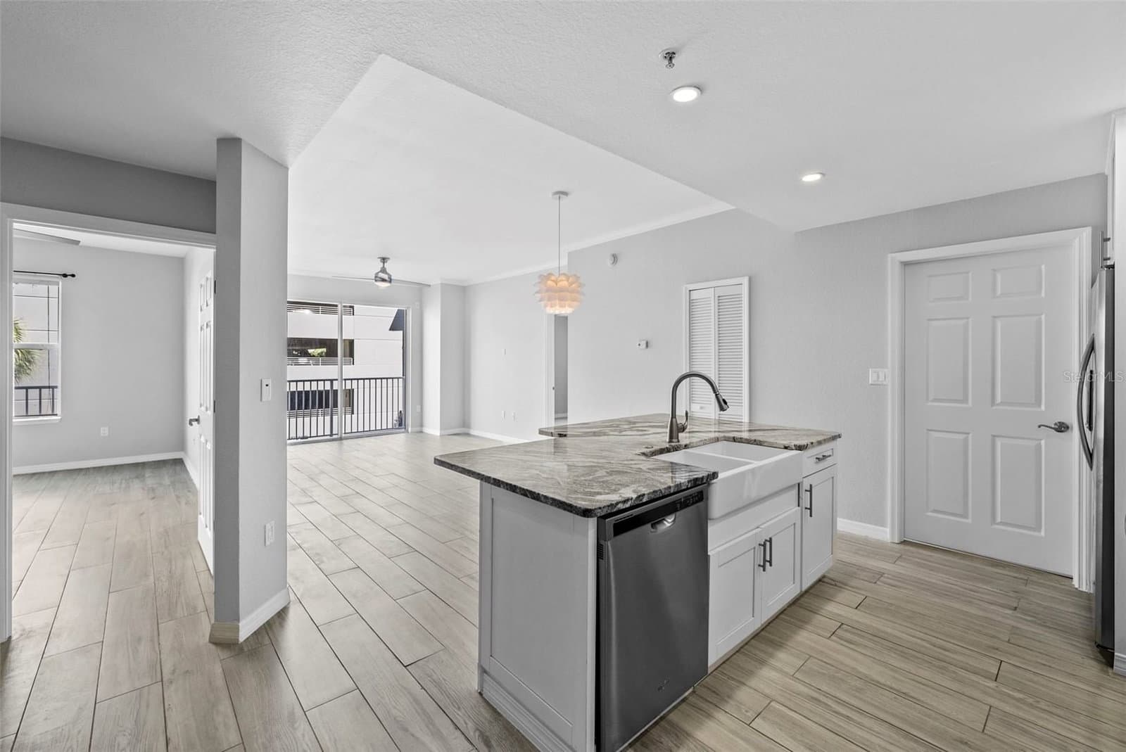 700 HARBOUR ISLAND