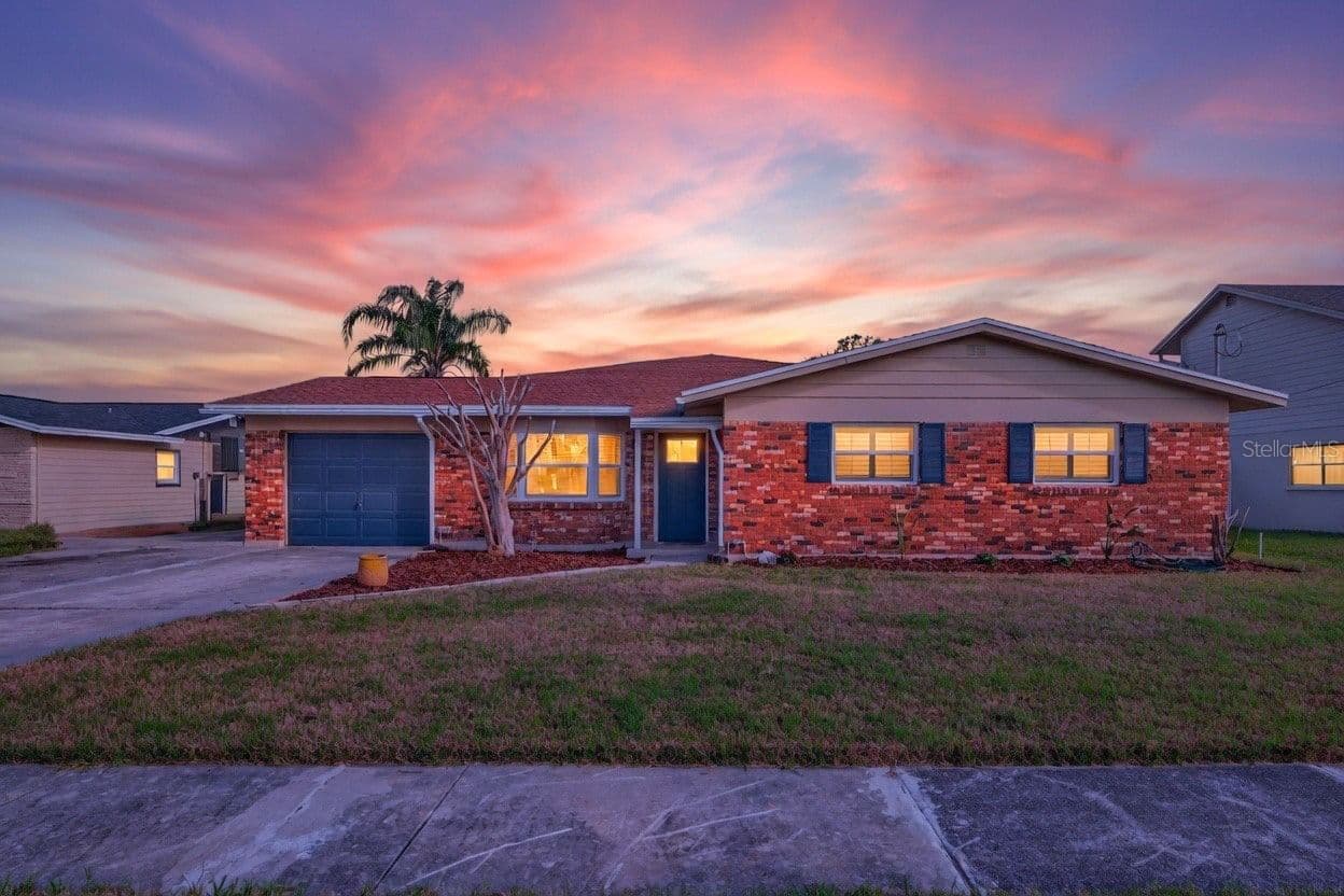 8711 BAY CREST