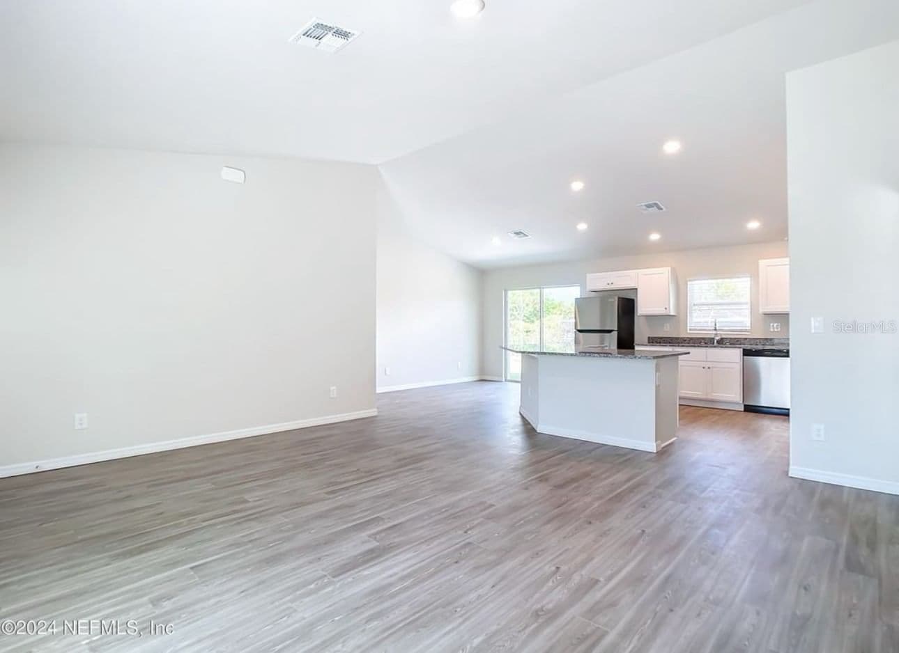 Photo 5 of 315 MARION OAKS CRSE