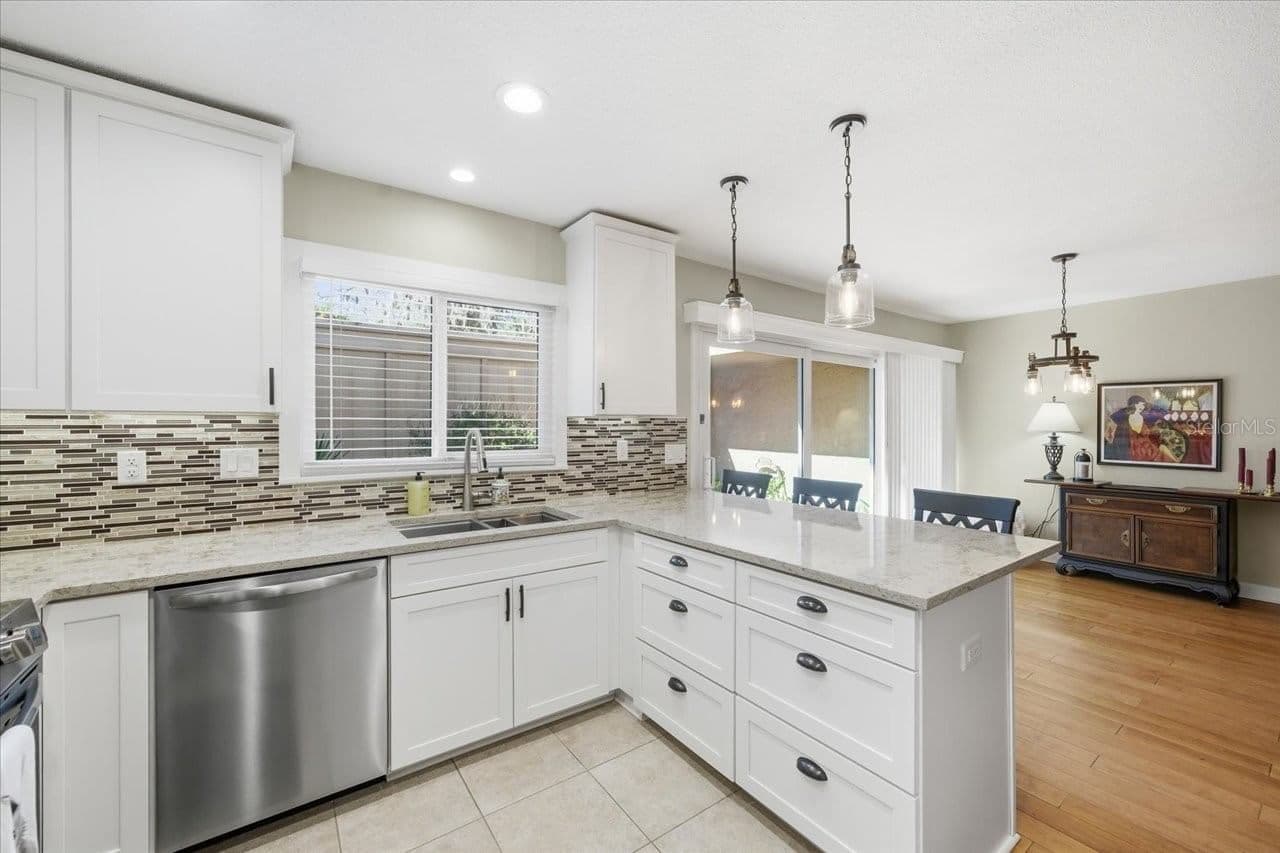 Photo 5 of 10603 CARROLLBROOK