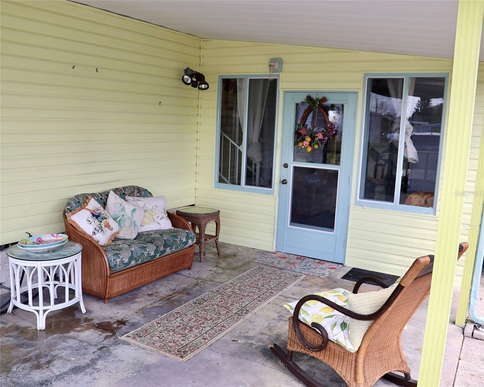 Photo 4 of 1610 REYNOLDS