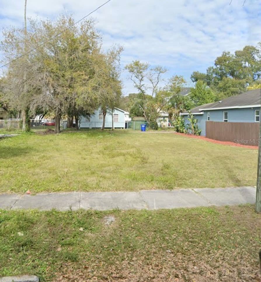 2133 SPRUCE
