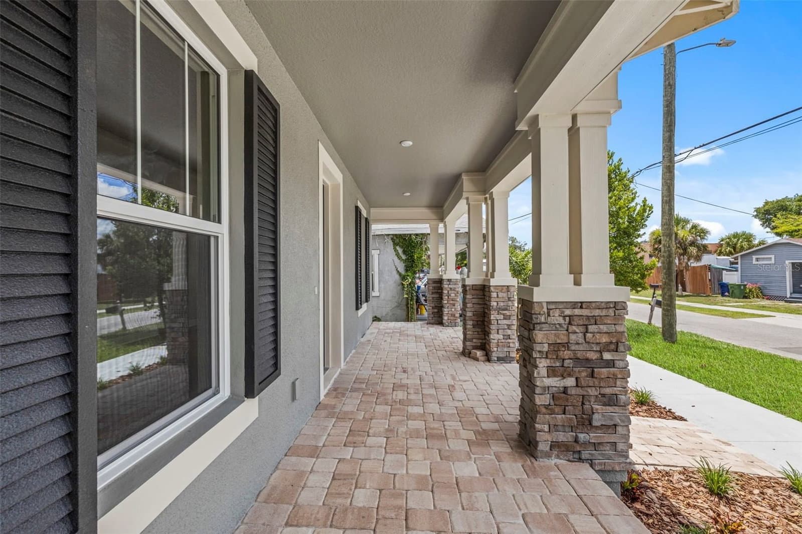 1526 ARCH