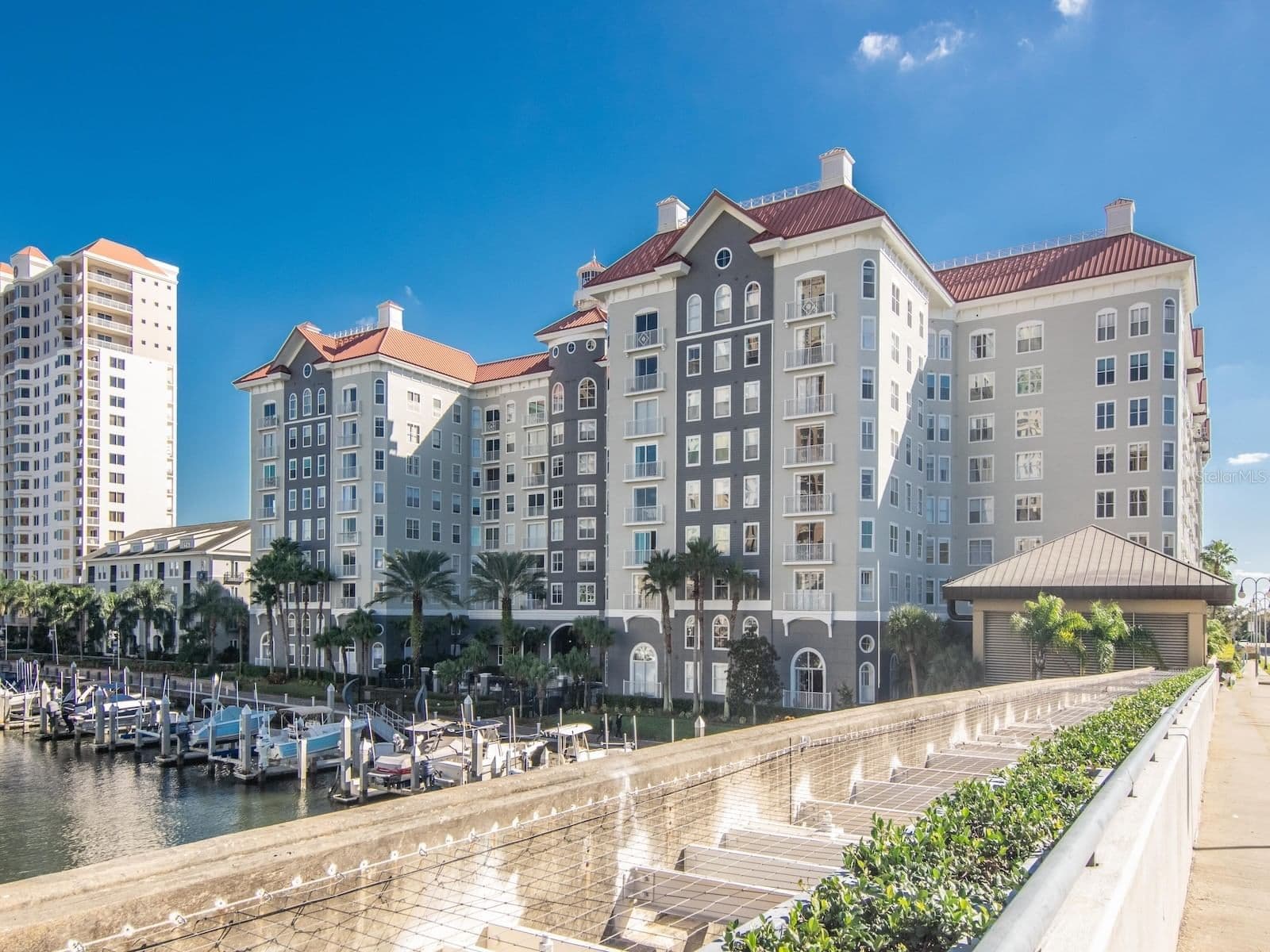 700 HARBOUR ISLAND