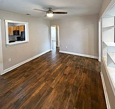 Photo 4 of 1002 OAKHILL