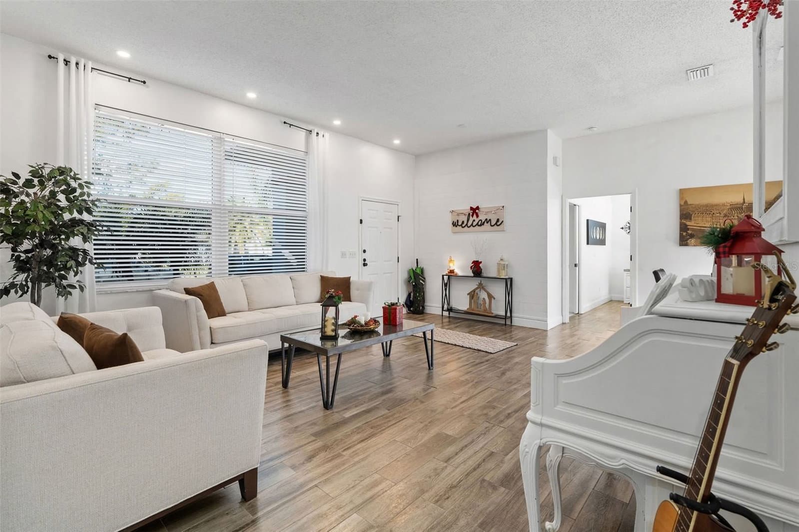 Photo 5 of 15101 REDVALE
