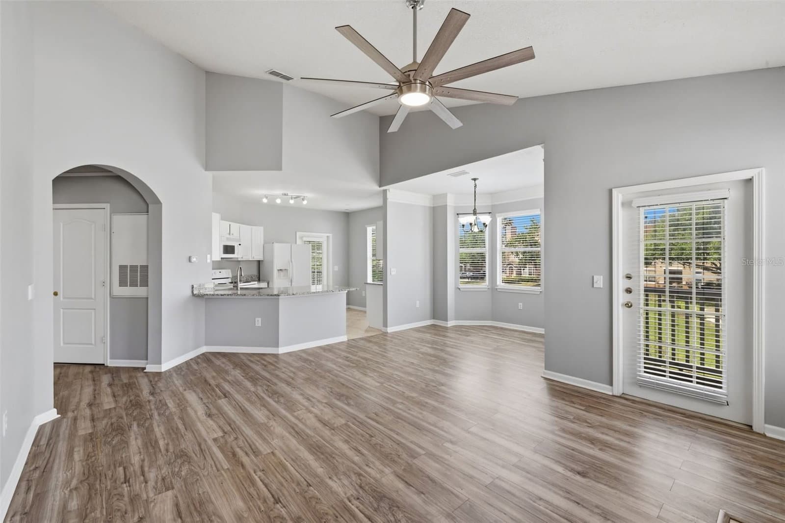 Photo 4 of 10504 VILLA VIEW