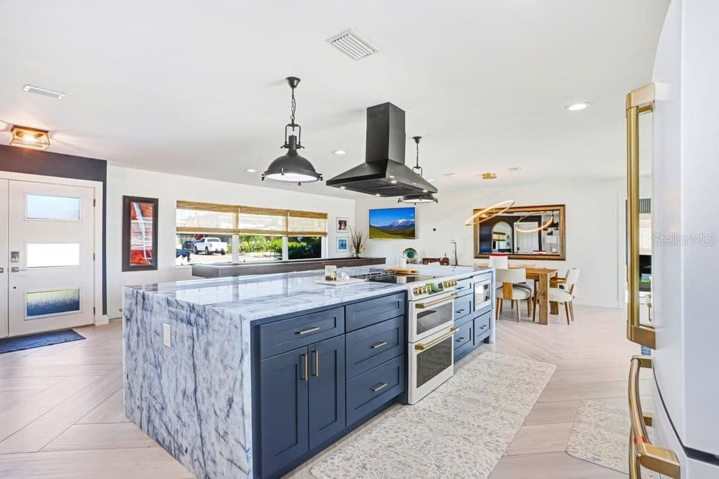 3926 VENETIAN