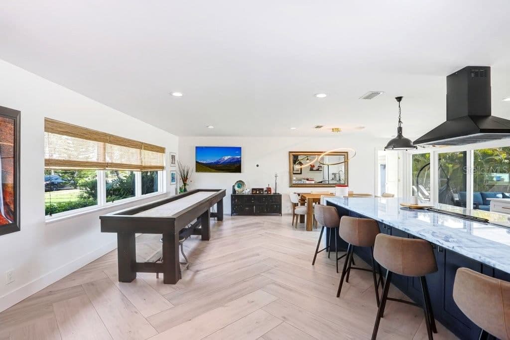 3926 VENETIAN