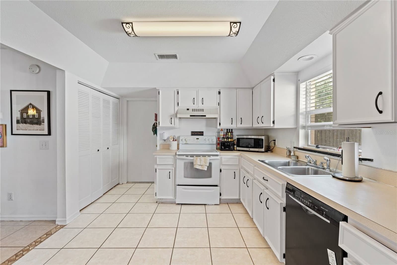 9758 FOX HOLLOW